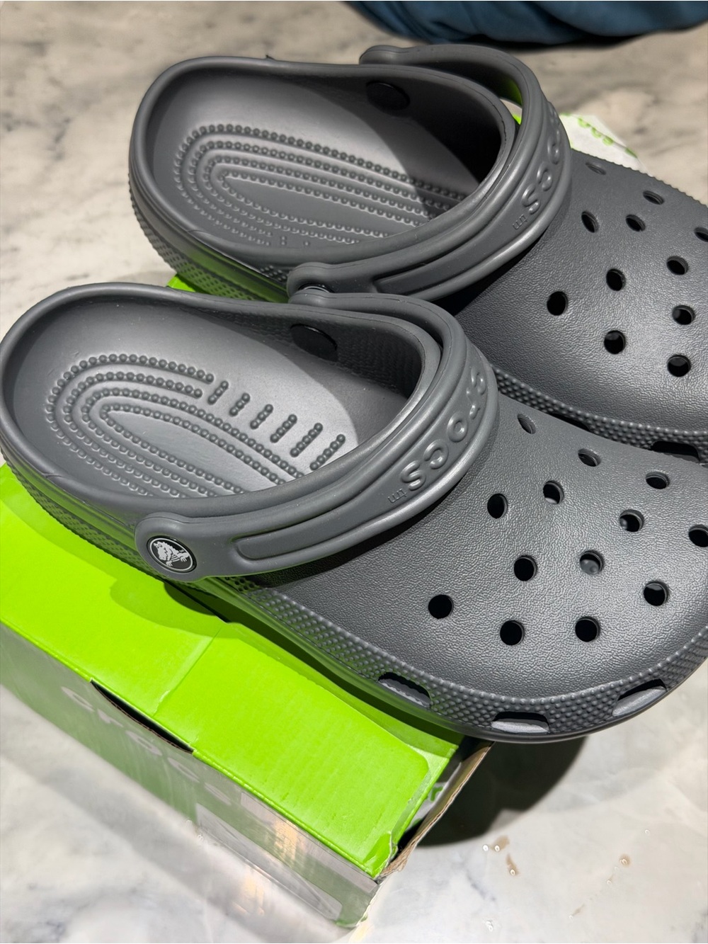 CROCS Kids Classic Clog in Charcoal Gray women’s 6 men’s 4 - Picture 3 of 6
